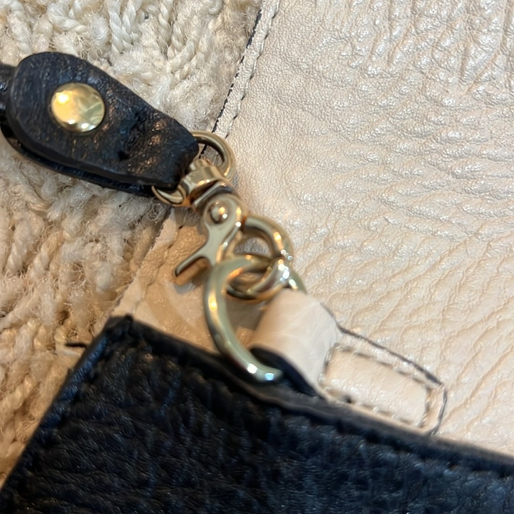 Urban Outfitters Magnetic Flap Crossbody - Picture 9 of 9
